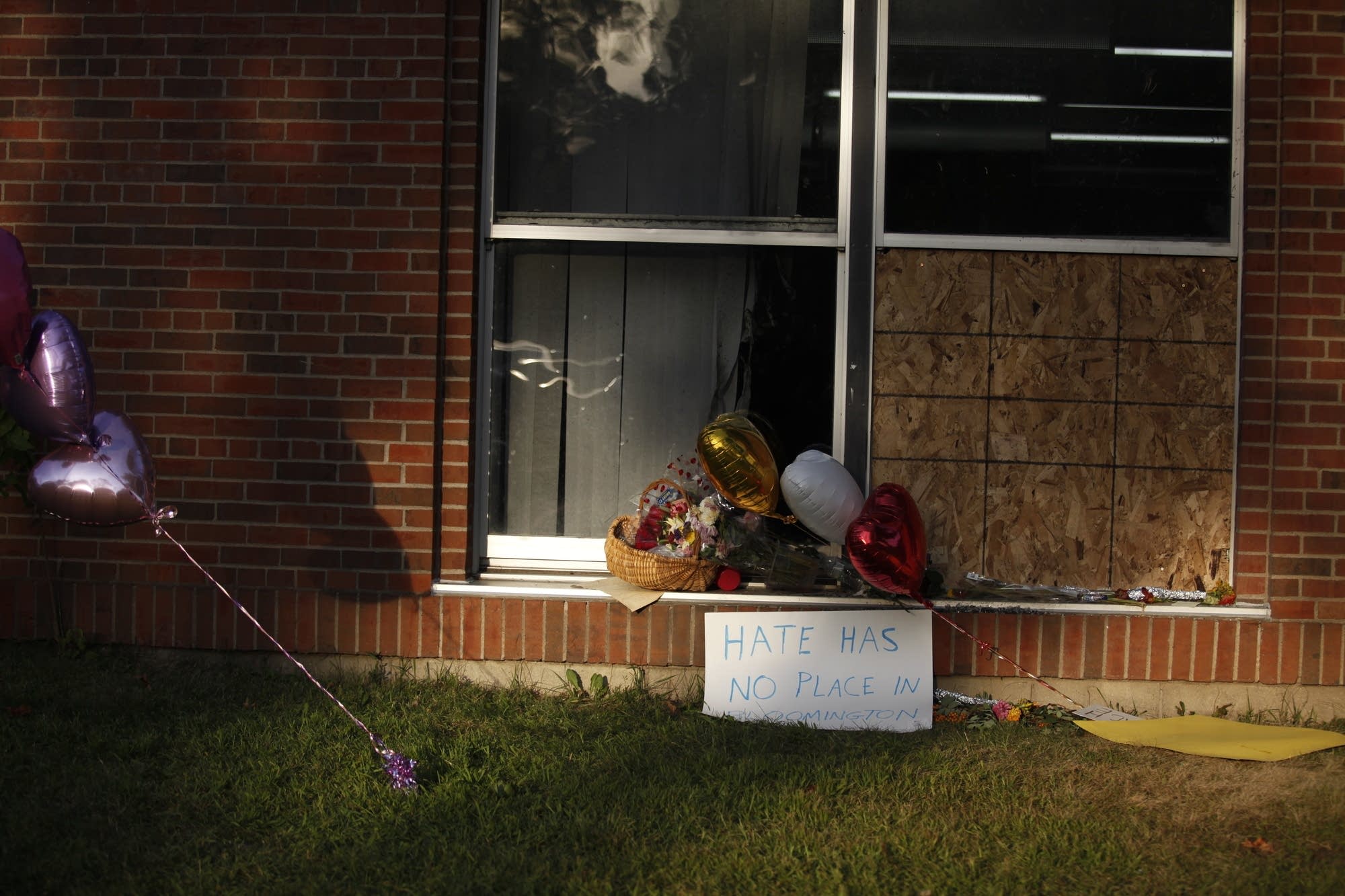 Ballons, flowers and signs at Dar Al-Farooq Islamic Center.