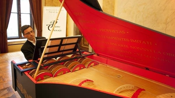 Slawomir Zubryzcki, viola organista
