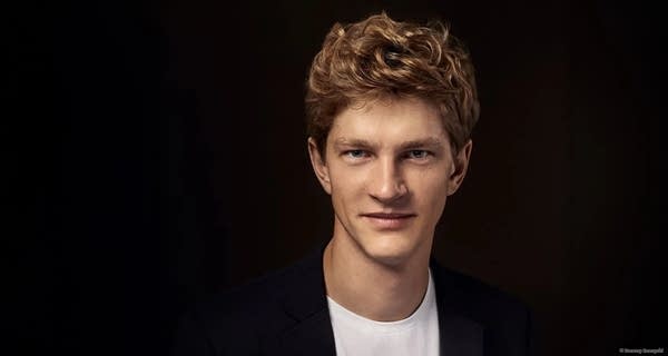 Jan Lisiecki presents two Mozart piano concerti on latest recording