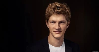 Jan Lisiecki presents two Mozart piano concerti on latest recording