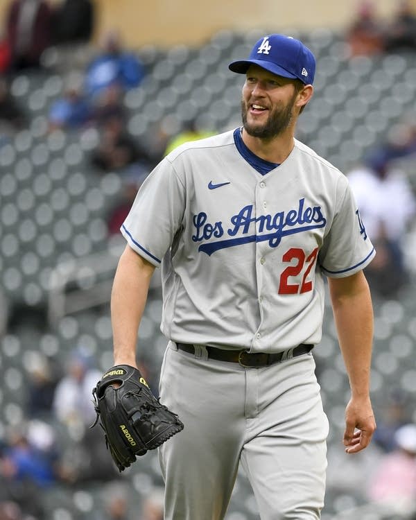 Kershaw pulled after 7 with perfect game; Dodgers top Twins | MPR News