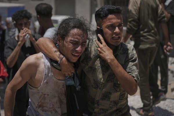 Officials say 85 Palestinians seeking aid are killed in Gaza as Israel widens evacuation orders