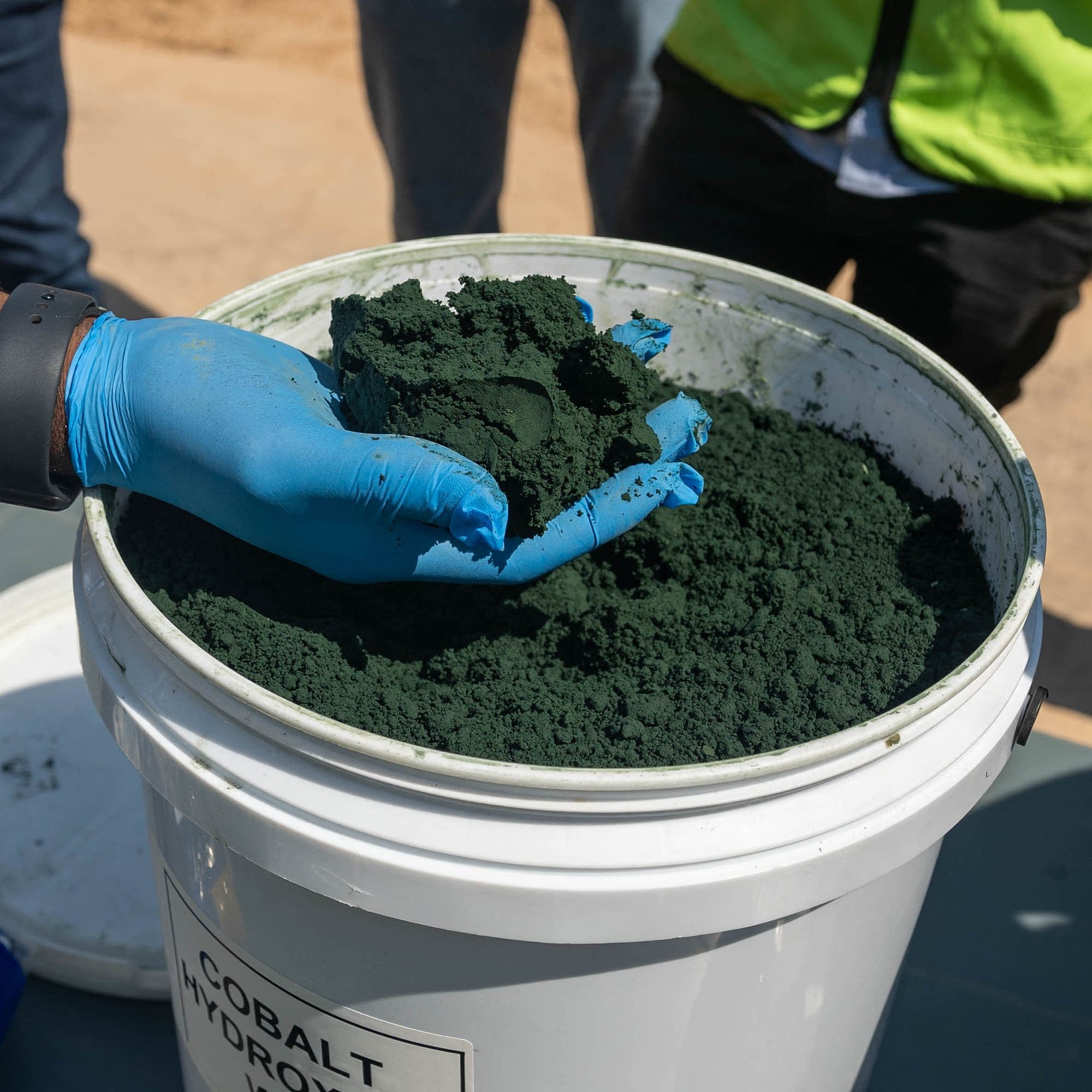 cover of episode Australia plans to stockpile minerals crucial for tech