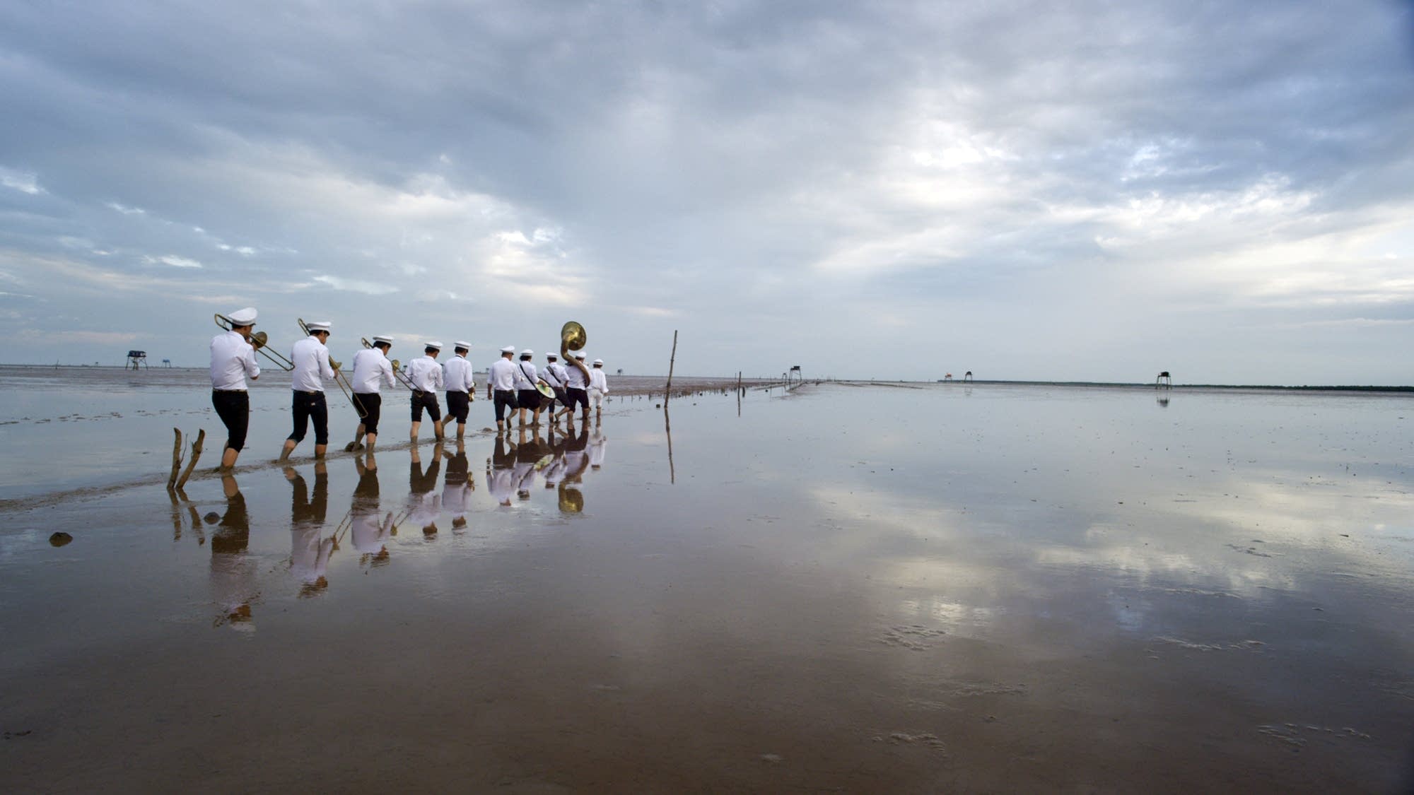The film includes a Vietnamese brass band which performs at funerals.