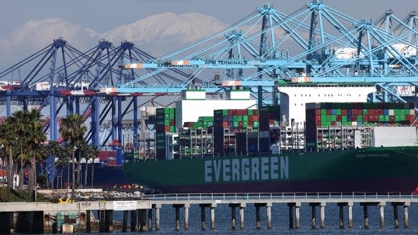 Consumers and businesses face an uphill legal battle when it comes to tariff refunds.