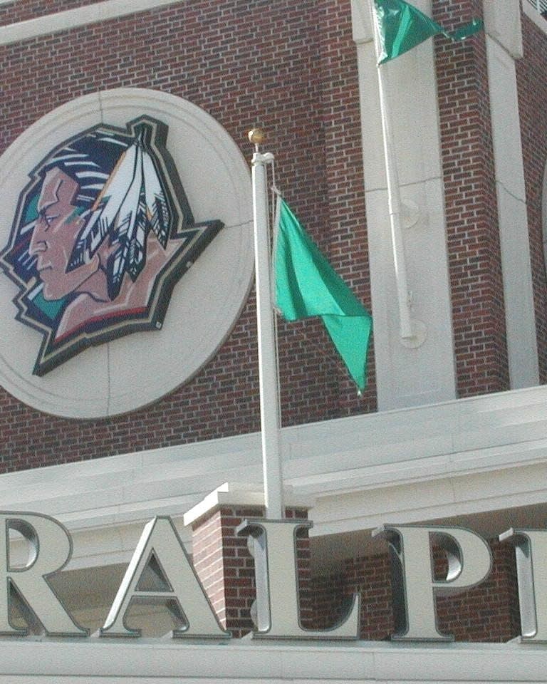 Gov Signs Bill To Keep Und Fighting Sioux Nickname Mpr News