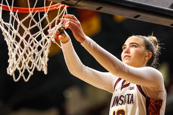 2026 NCAA WBB Tournament Round 2 - Minnesota vs Ole Miss