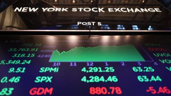 Household net worth rises