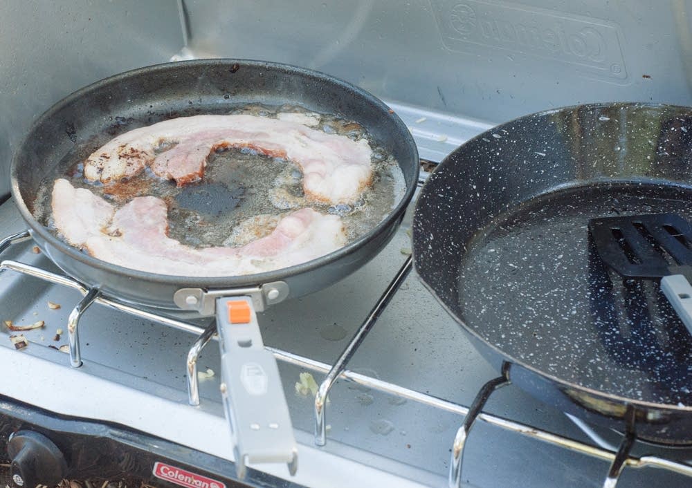 Frying bacon