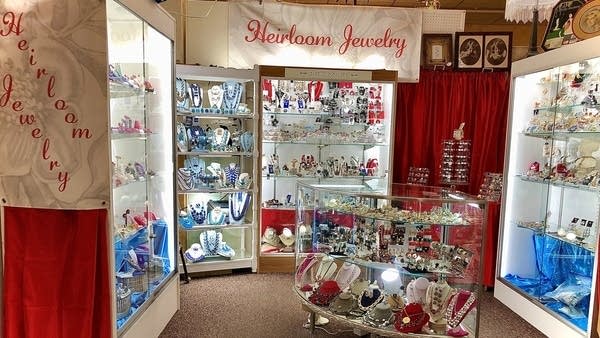 How a local jeweler is navigating historic surge of gold and silver prices