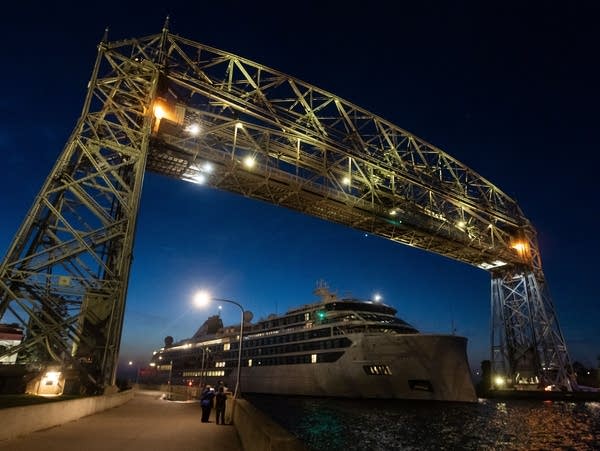 The Viking Octantis moves under the Aerial Lift Bridge