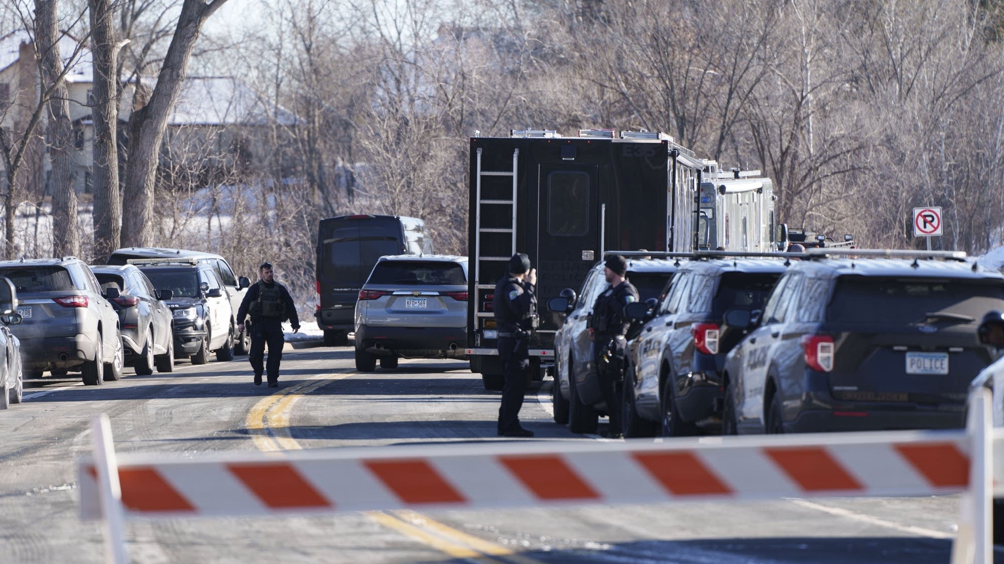 Man in fatal standoff with Burnsville police and paramedic had gun rights revoked - Vimarsana News
