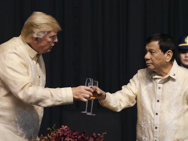 President Donald Trump toasts with Philippines President Rodrigo Duterte