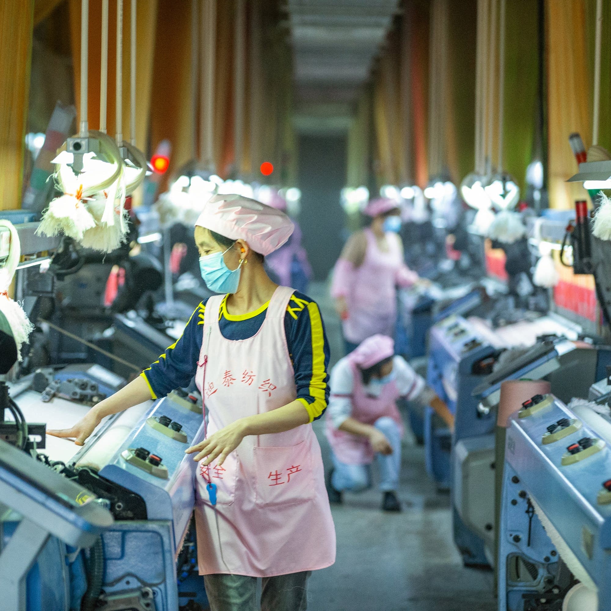 Factory output in China falls yet again