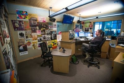 Point to 3rd mic/desk area.