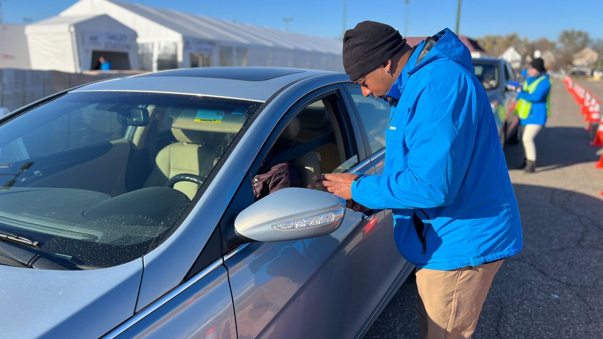 Hyundai and Kia vehicle owners flock to Twin Cities pop-up clinics for anti-theft software - Vimarsana News