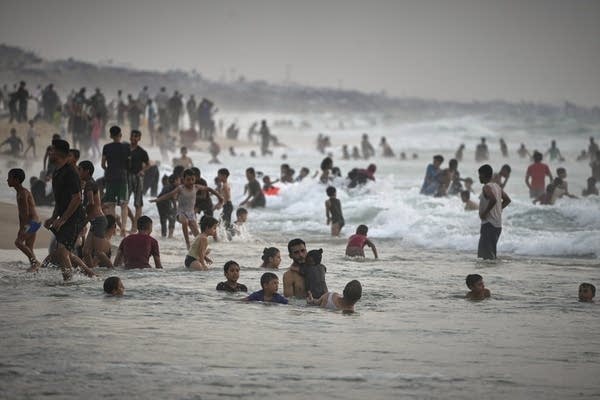 25 people killed in Gaza as Gaza City becomes the focus of famine and a military offensive 