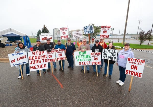 BATTLE CREEK, MI - OCTOBER 07: Kellogg's Cereal plant workers demonstrate in front of the plant on October 7, 2021 in Battle Creek, Michigan. Workers at Kellogg’s cereal plants are striking over the loss of premium health care, holiday and vacation pay, and reduced retirement benefits.