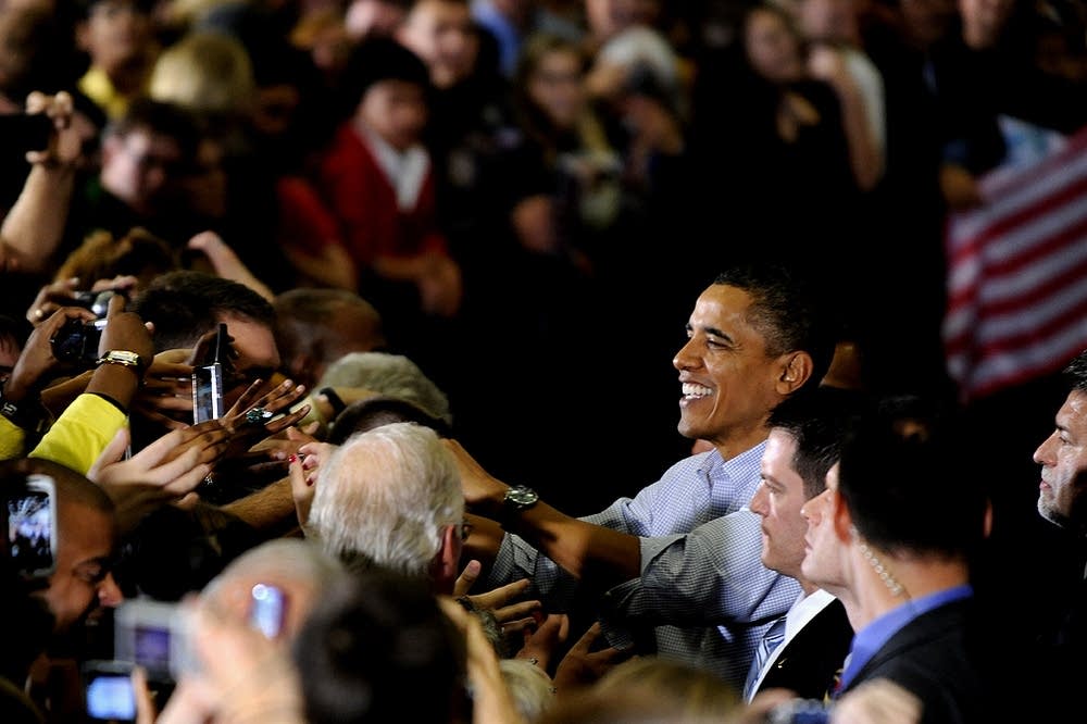 Obama greets supporters