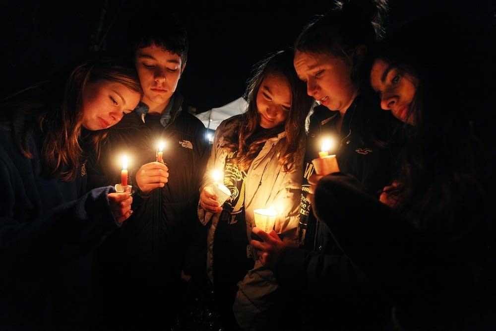 Connecticut Community Copes With Aftermath Of Elem