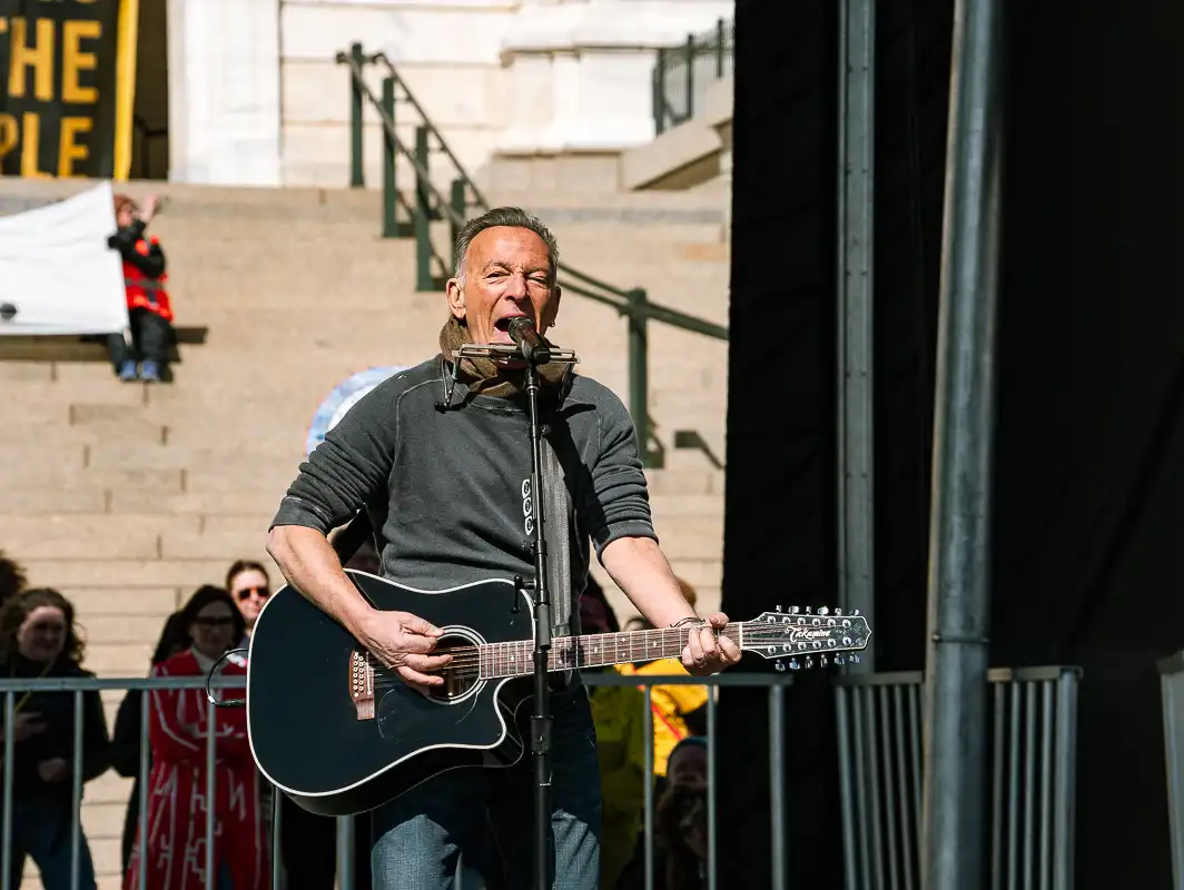 Bruce Springsteen brings 'Streets of Minneapolis' home to launch a  political U.S. tour | MPR News
