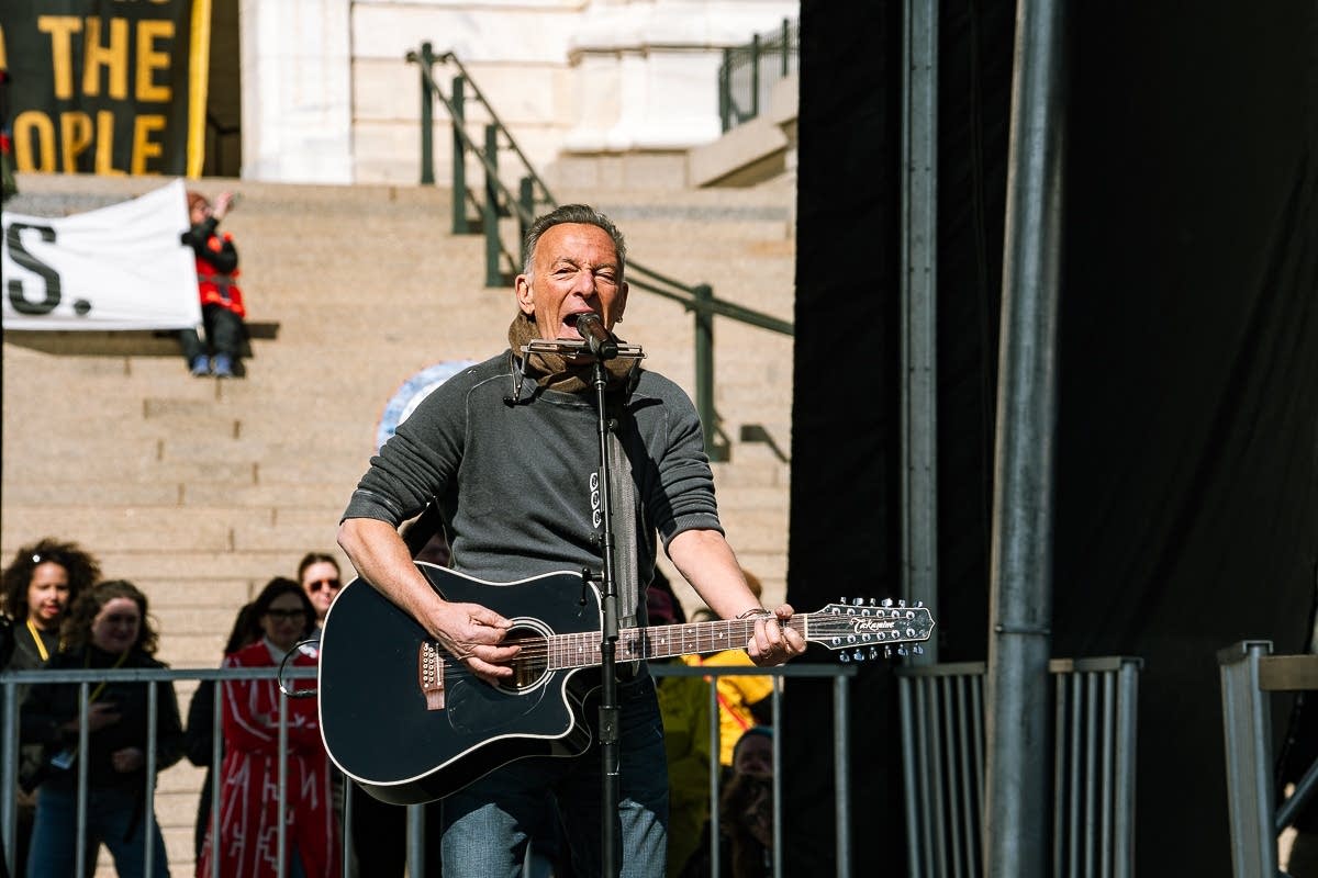 Bruce Springsteen brings 'Streets of Minneapolis' home to launch a  political U.S. tour | MPR News