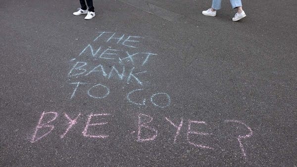 Let’s talk about (banking) trust issues