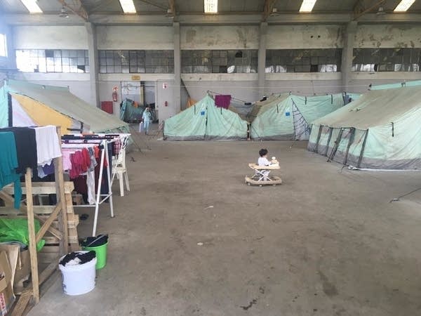 Lindsey Smith volunteered helping Syrian refugees living in camps.