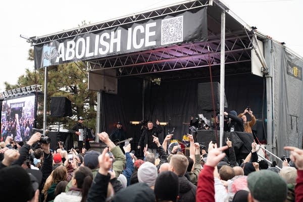 Dropkick Murphys perform at Minneapolis benefit for families affected by ICE