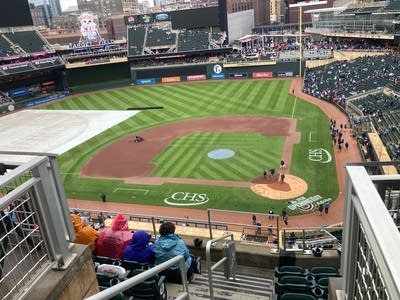 Twins Opening Day at Target Field resumes after brief power outage