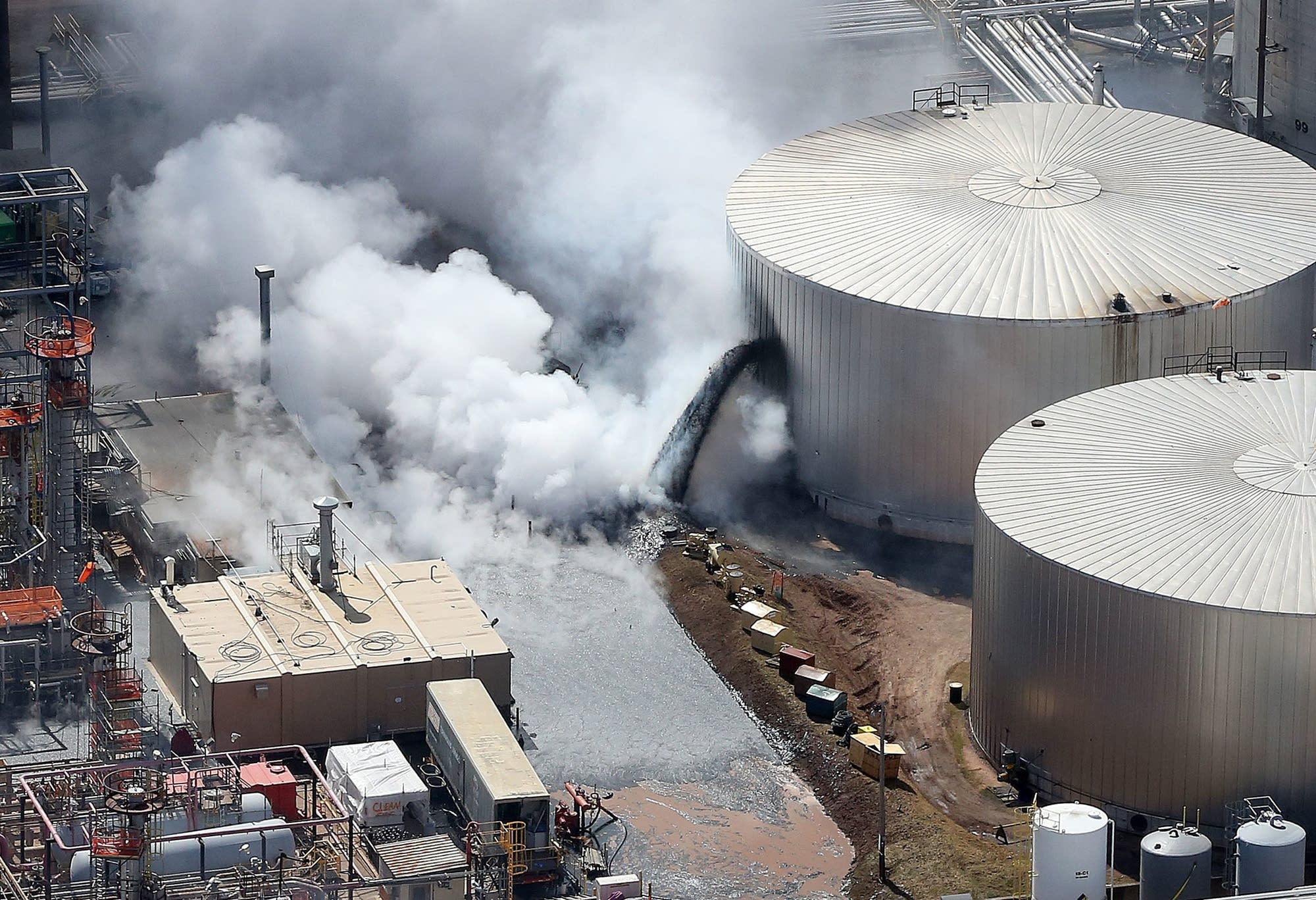 Superior refinery explosion 11 hurt, miles evacuated Minnesota Public Radio News