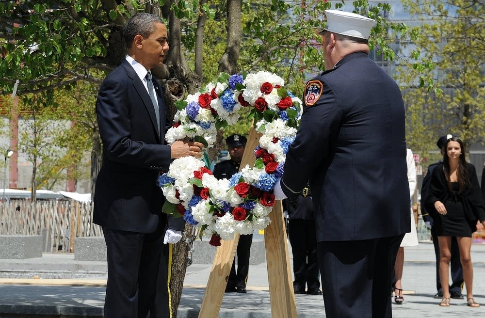 Barack Obama lays a wreath