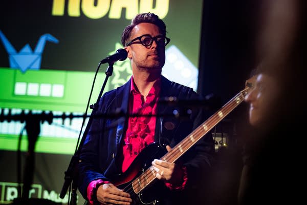 Jeremy Messersmith on stage