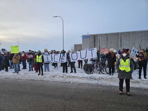 Inside the group that helps ICE detainees released from Whipple find warmth, phones and rides