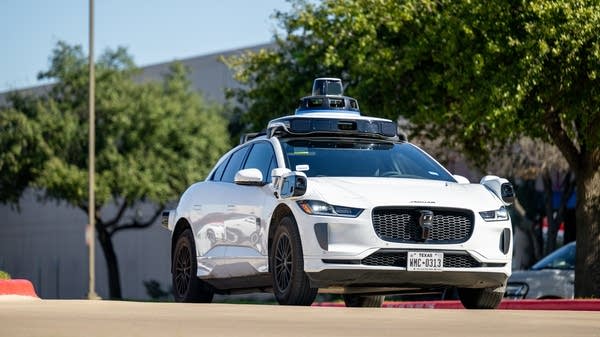 Minnesota lawmakers want to pump the brakes on autonomous car rollout
