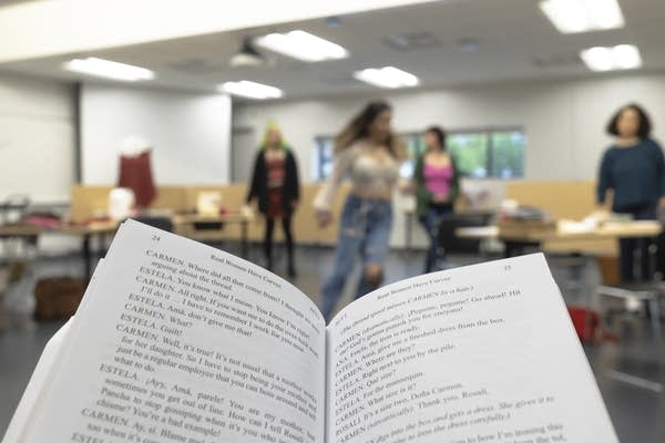 Teatro del Pueblo tells a coming of age story for Latinas in 'Real Women Have Curves'