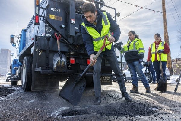 Jacob Frey patches potholes