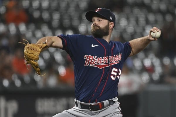 Orioles slow surging Twins with 9-4 victory