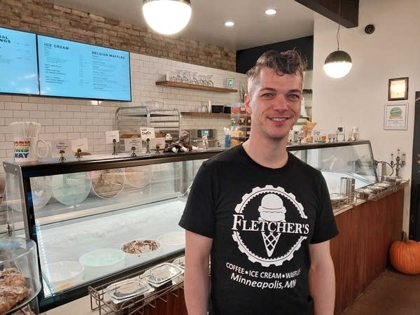 27afad-20251021-man-stands-in-ice-cream-shop-600 One person was arrested after a firebomb was thrown at an ice cream store in Minneapolis
