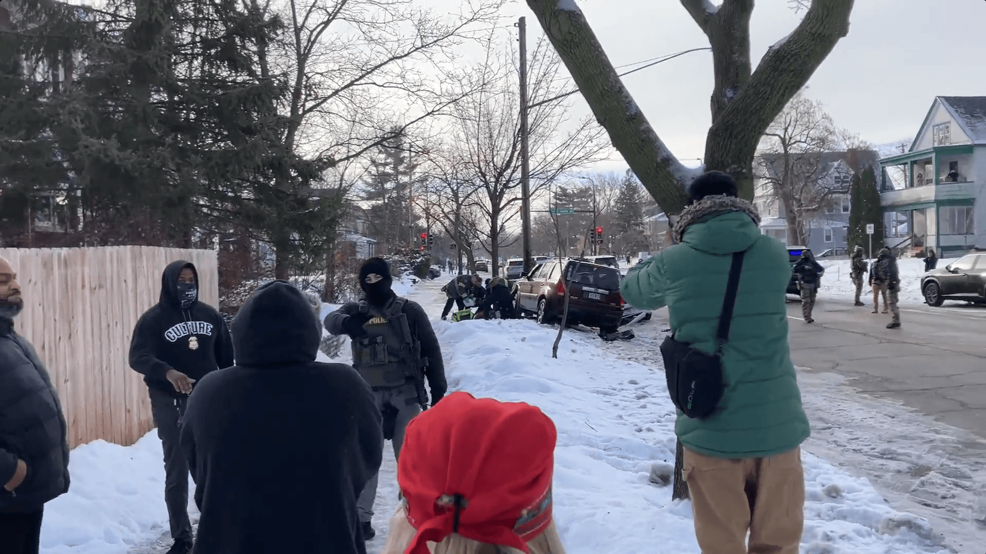 minneapolis fireghters on scene