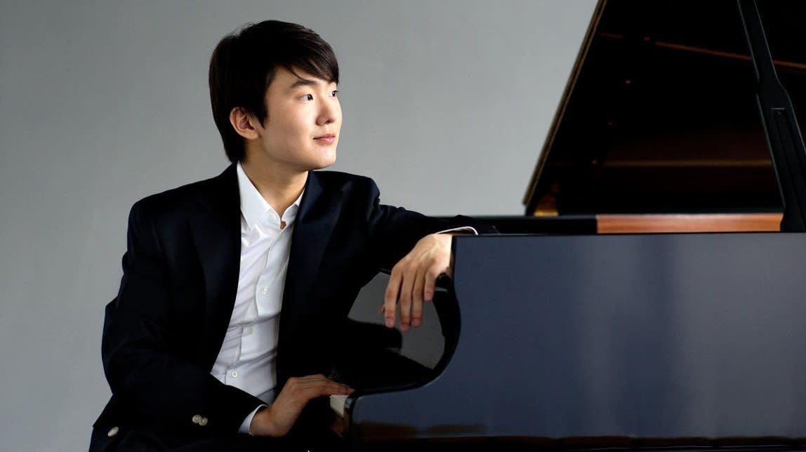 Pianist Seong-Jin Cho revisits Frédéric Chopin