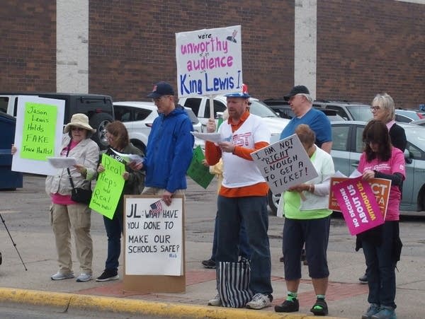 Jason Lewis town hall