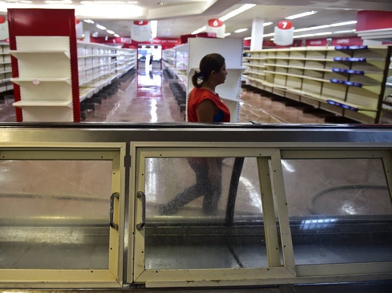 Anti-government looters attacked a supermarket in Venezuela.