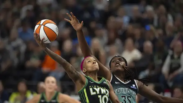 Minnesota Lynx beat New York Liberty 100-93. Collier
