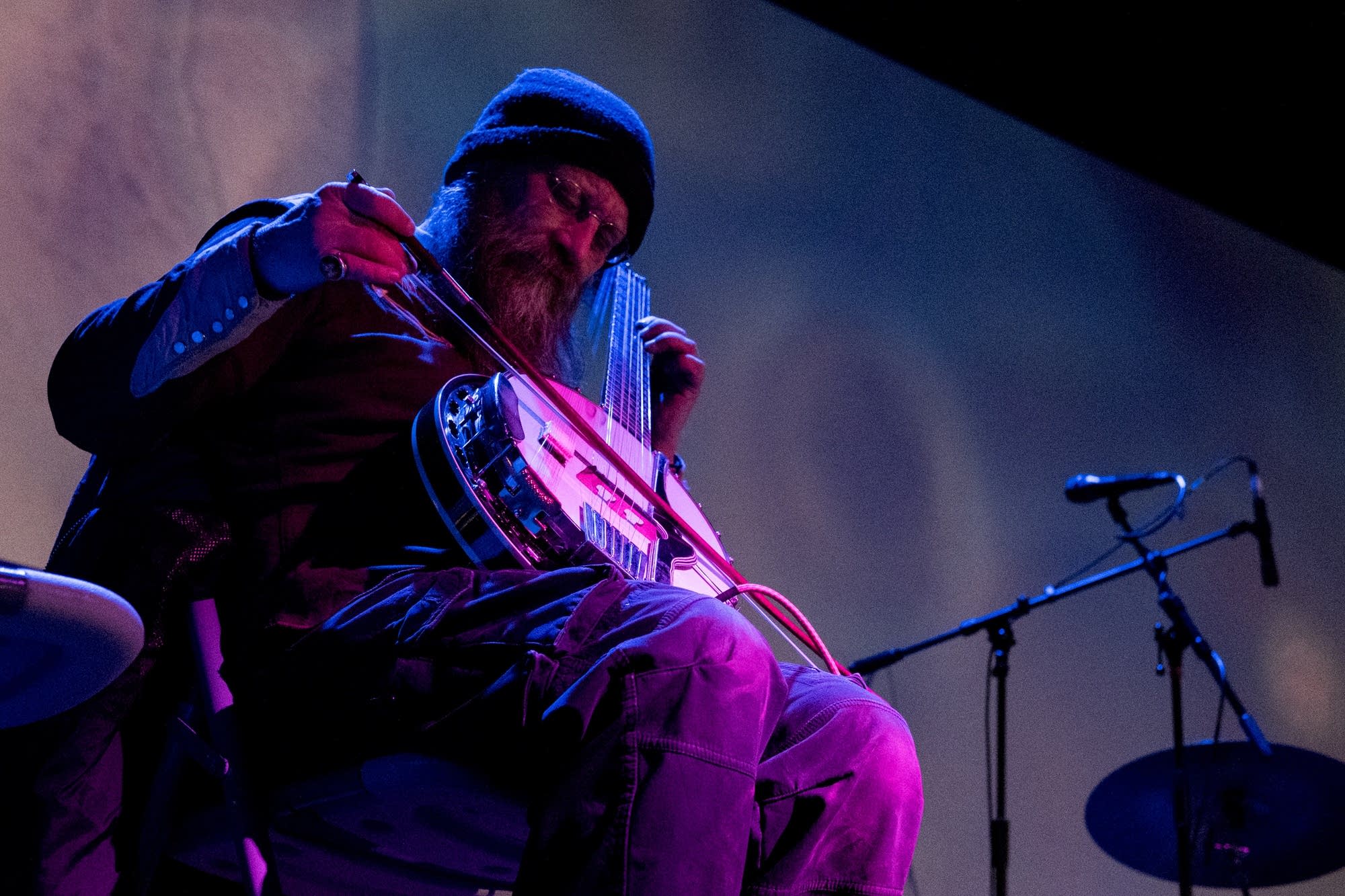 Paul Metzger plays a banjo with a bow.