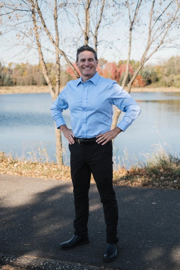 What is the Forward Independence Party and how is its candidate angling to become governor?