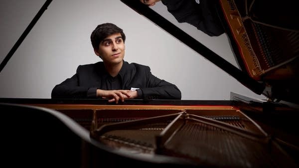 Evren Ozel becomes a 'Next Generation Mozart Soloist' on latest recording