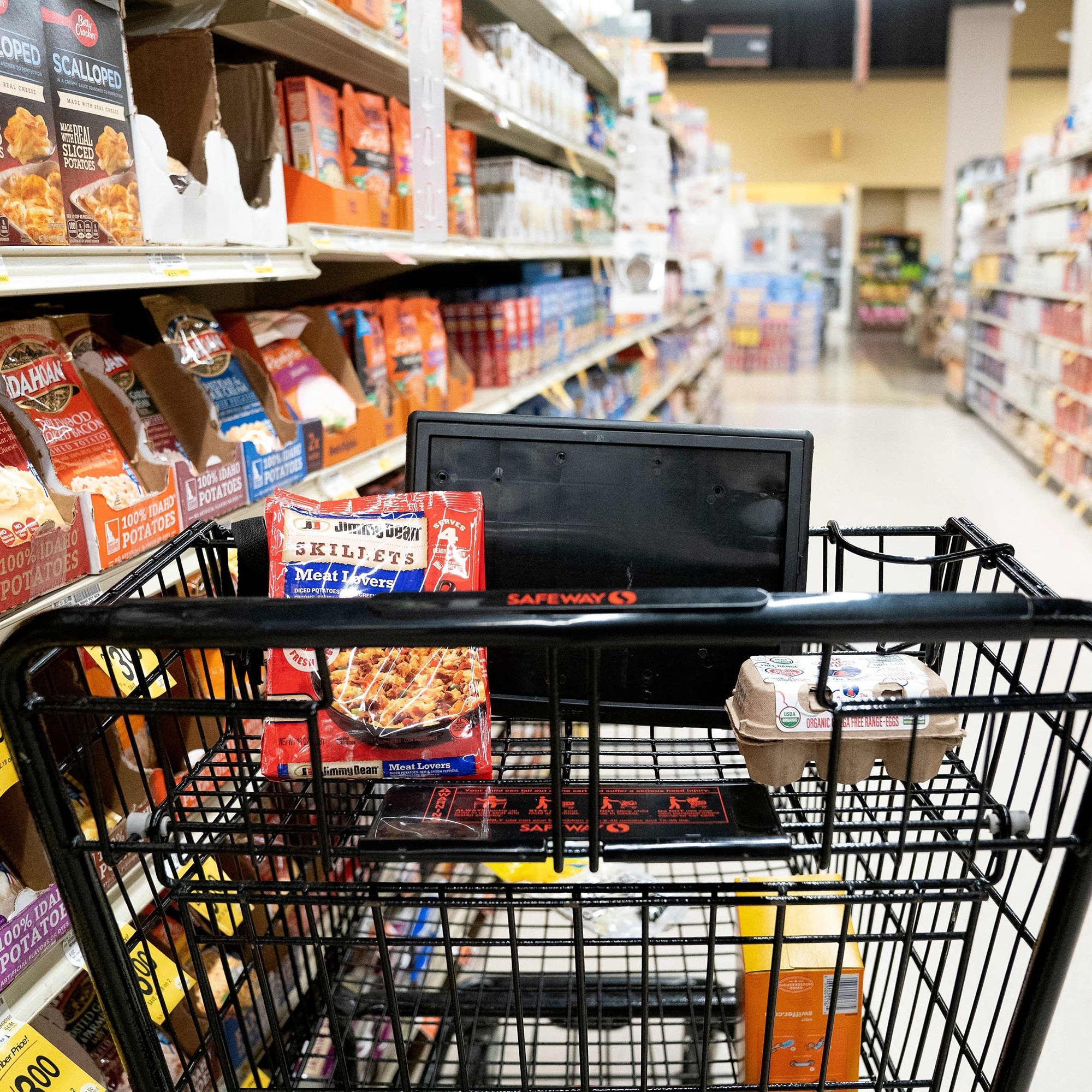 Do city-owned grocery stores work?