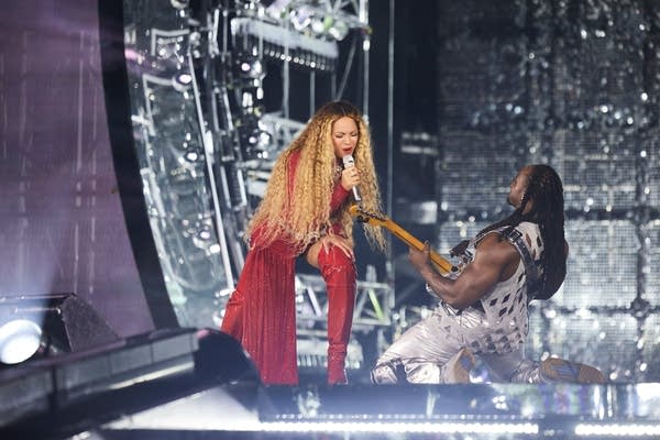Beyoncé gives magical performance in Minneapolis