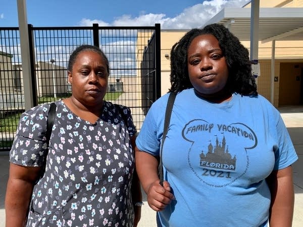 Passion Pressley, left, and her daughter Ronesha Taylor.